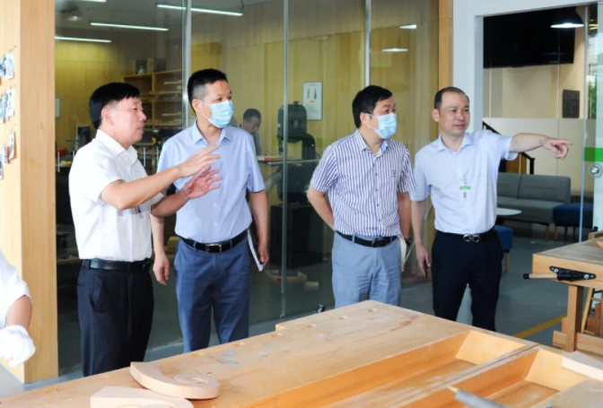 杭州市江干區稅務局陶建蔚、傅志明參觀圣奧辦公家具